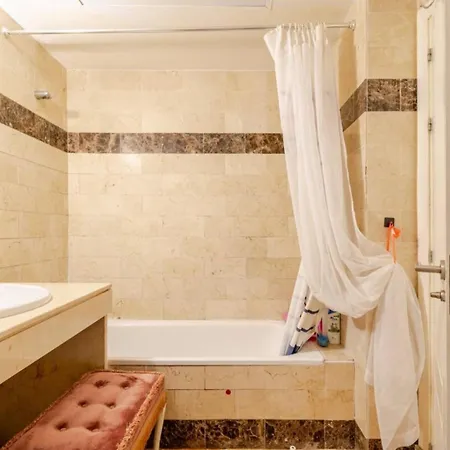 To Home&royal Marbella Апартаменти Естепона