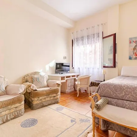 To Home&royal Marbella Апартаменти